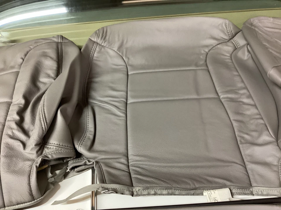 Capas de assento de couro Chevy Suburban 1995–99 - Imagem 3 de 4