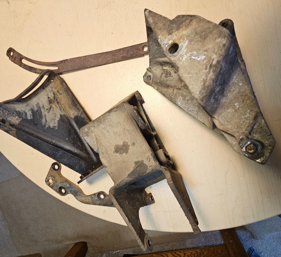 Buick Electra Riviera Wildcat 430 1967-68 soportes de motor aire acondicionado PS ALT Foto 4 de 4