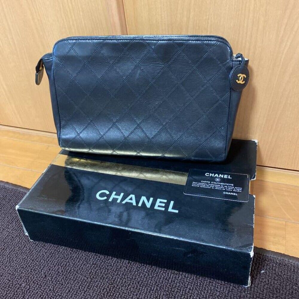 black chanel clutch bag