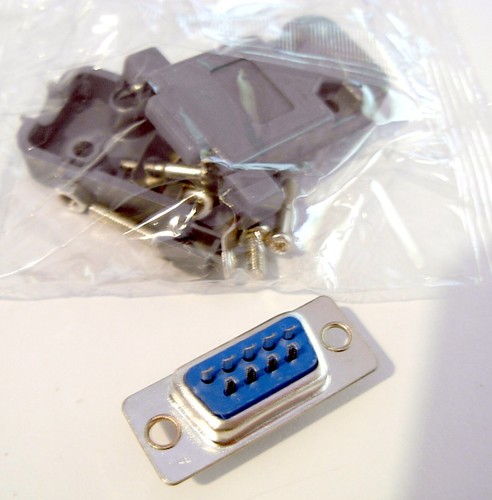 Connecteur DB9 Femelle 9 broches + boitier /Female connector solder 9 pins + box - Zdjęcie 3 z 4