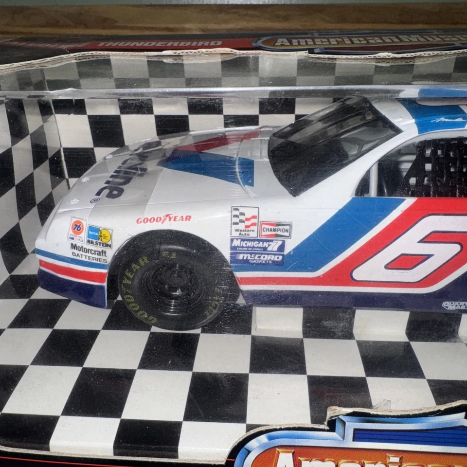 Mark Martin Valvoline Ertl American Muscle NASCAR Thunderbird 1:18 Scale - Image 2 of 4