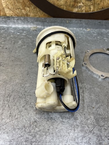 Yamaha R1 2004-2006 Fuel Pump Fuel Sender OEM Genuine - Picture 7 of 9