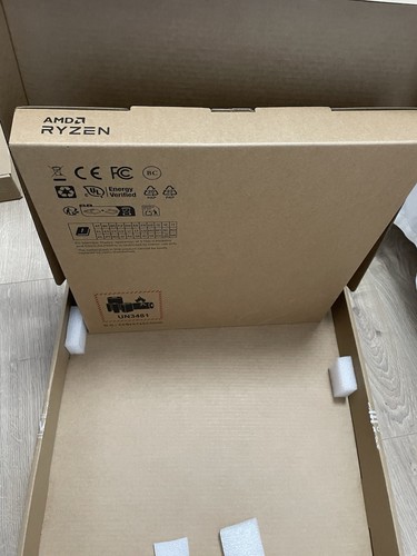 Razer Blade 16 2025 RTX 5090 AMD RYZEN AI 9 HX 370, 32GB RAM 2TB NEW & SEALED - Picture 2 of 6
