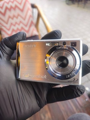 Sony DSC-W80 7.2MP Needs a gentle touch to open the lens cover due to age.