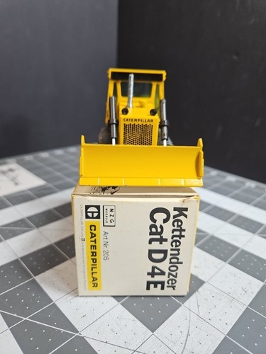 1980's NZG diecast 1/50 Caterpillar CAT D4E Bulldozer #205 made in W. Germany - Picture 3 of 24