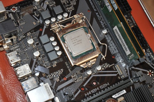 Motherboard Gigabyte H410M S2H inkl i7 10700 mit 32GB Ram - Bild 4 von 7