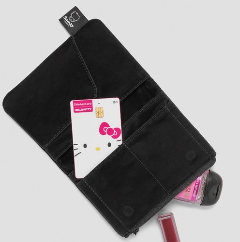 Cartera pasaporte de viaje Hello Kitty x Joseph & Stacey Haze Hello Kitty negra - Imagen 4 de 7