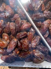 2X 11 LB California Fresh Medjool Dates - - Good  Quality.  Grown Naturally.