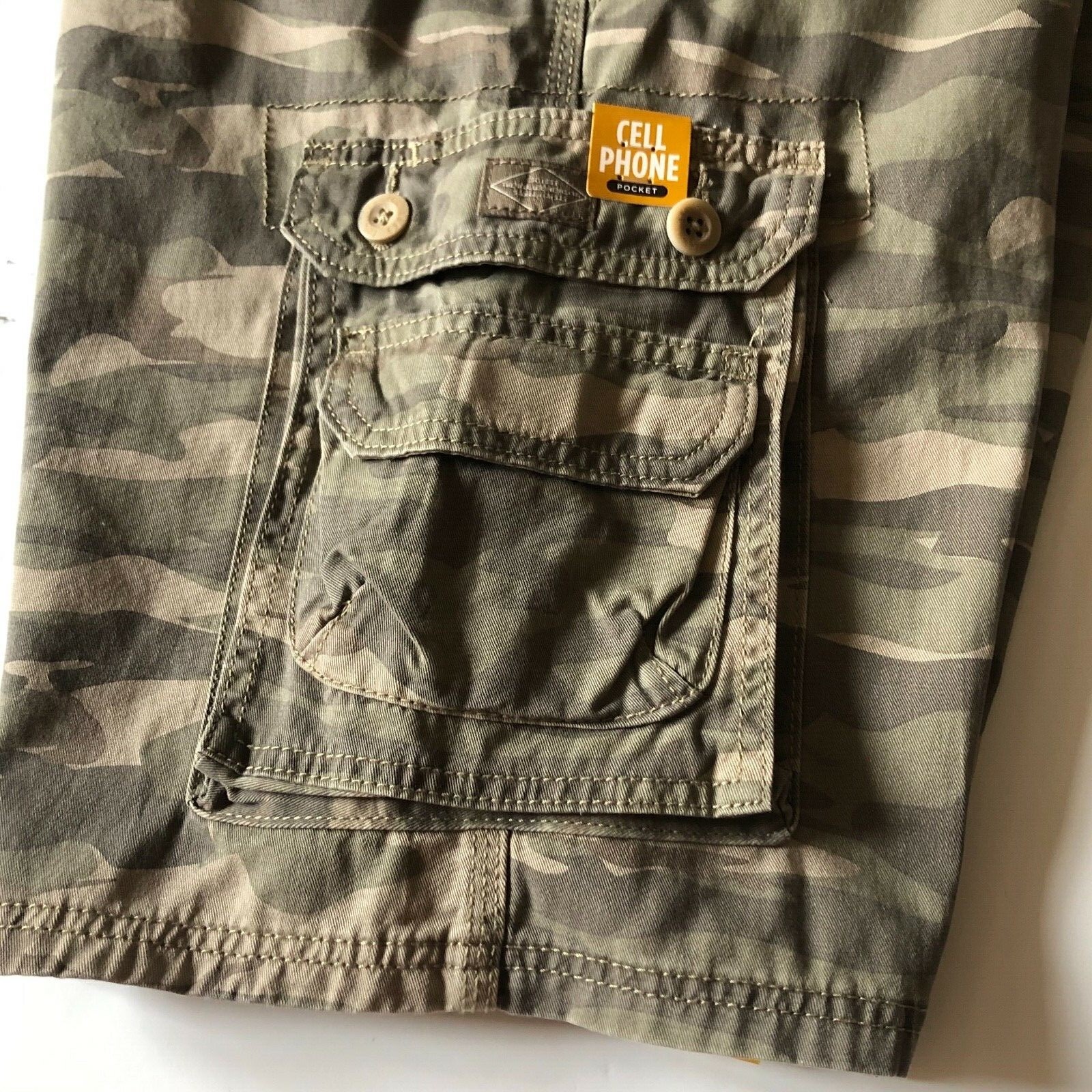 NWT Lee Men’s Wyoming Cotton Camo Belted Cargo Shorts Cell phone