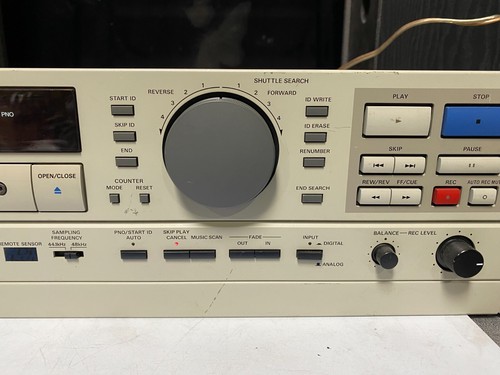 Panasonic SV-3700 Professional DAT Digital Audio Recorder power on - Picture 3 of 8