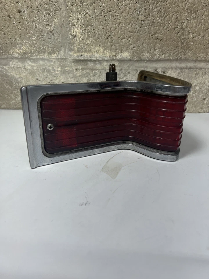 Lámpara de luz trasera cruzada clásica AMC Rambler 1965 vintage original OEM Foto 3 de 4