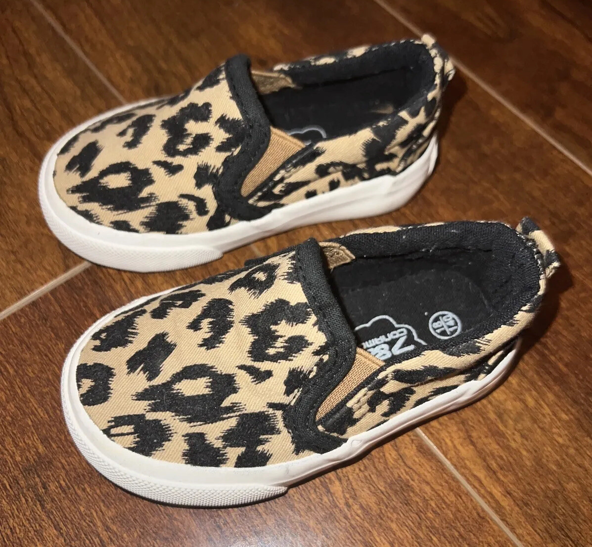 7&5 Conamore Girl Toddler Sneakers Shoes 18/140 US 4 / 4.5