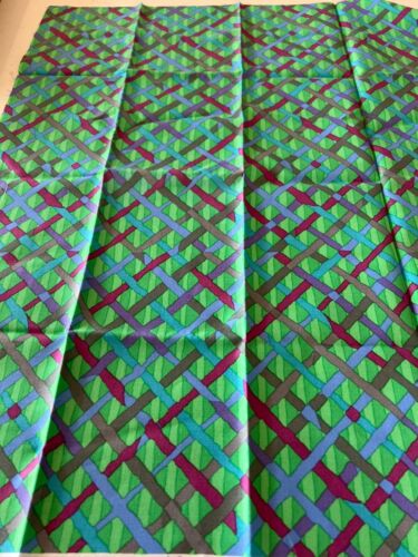 Kaffe Fassett Brandon Mably, 17 x 21 Zoll Stück, 100% Kinderbett. Grüner Hintergrund