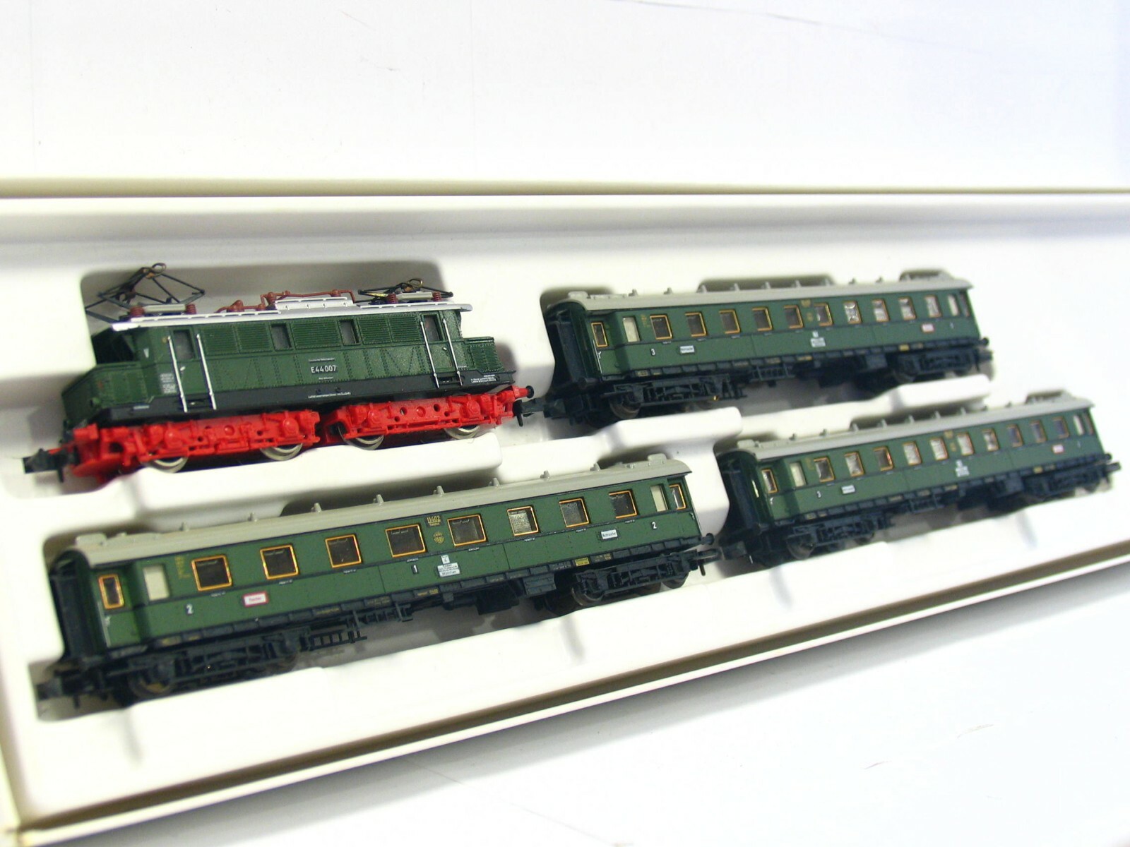Minitrix N 51 1026 00 4er Set Personenzug m. E44 007 DRG OVP (RB6562) Minitrix N 51 1026 00 4er Set Personenzug m. E44 007 DRG OVP (RB6562)