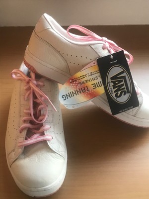 vintage white tennis shoes