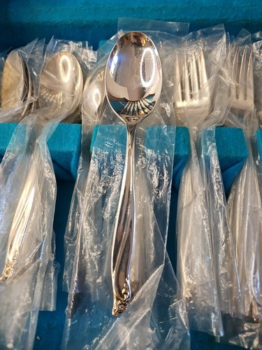 VTG WM Rogers Gaiety International Silverplate Set 1961 NIB 50 Pcs Original Rare - Picture 2 of 16