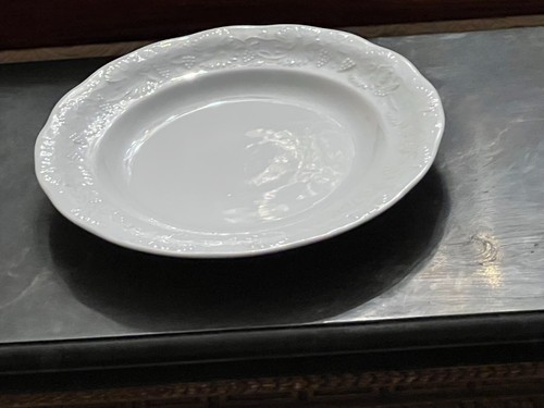 Vintage Pillivuyt France White Dinner Plates - Set of 3 Le Vigne Grapevine - Picture 5 of 15