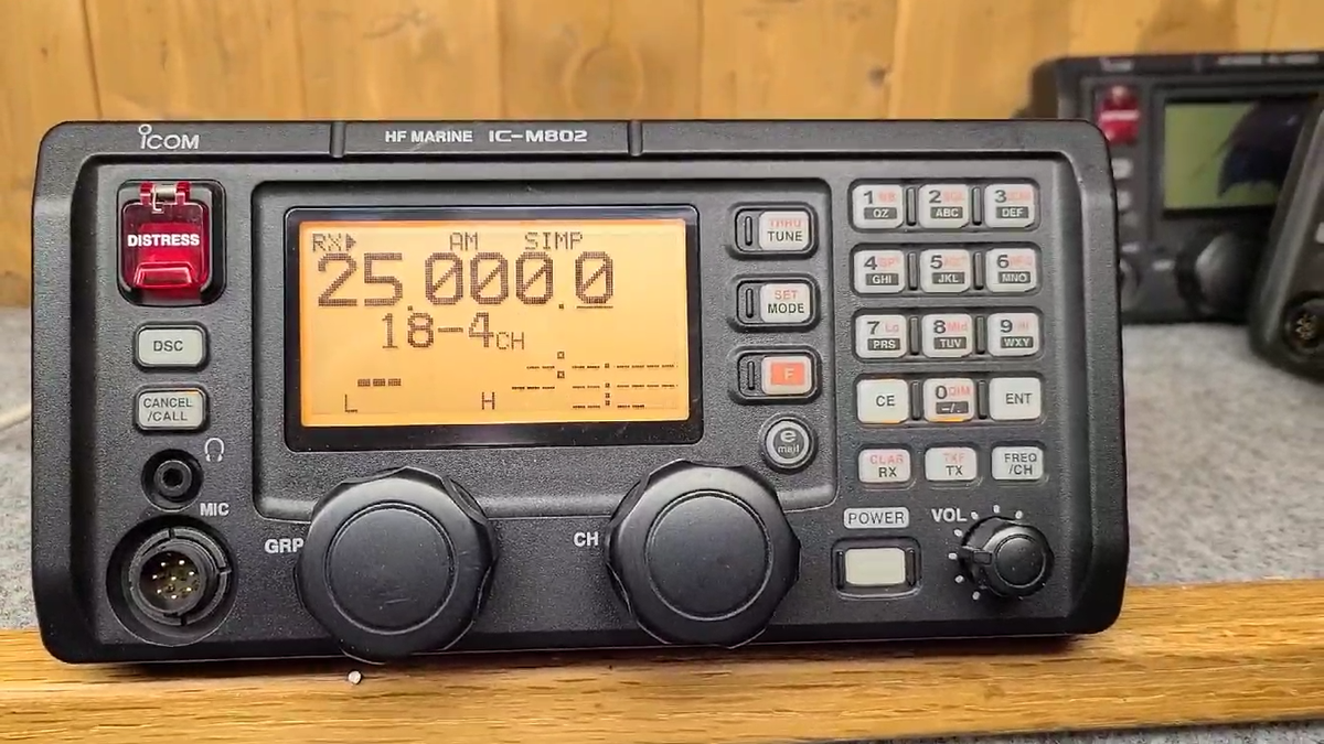 ICOM IC-M802 Marine SSB Transceiver AT-140, RC-25, SP-24 ICOM IC-M802 Marine SSB Transceiver AT-140, RC-25, SP-24