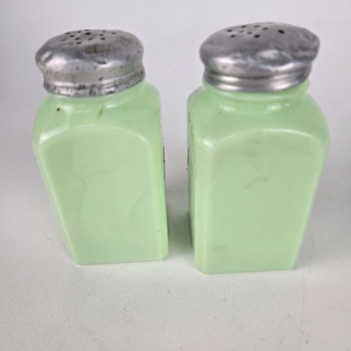 Salero y pimentero de jadeíta McKee vidrio verde Art Deco - Imagen 10 de 14