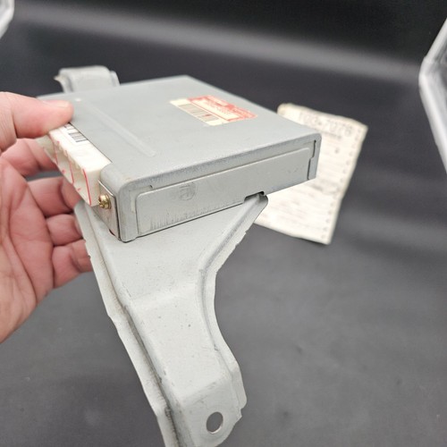 1997 - 1999 Toyota Camry Lexus ES300 ABS Traction Control Module 89540-33031 - Picture 4 of 10