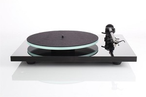 Rega Planar 2 Plattenspieler - Schwarz
