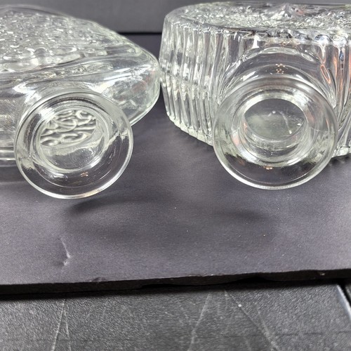 TWO GLASS DECANTERS 1953 Schenley & 1960s Anchor Hocking - EMPTY LIQUOR BOTTLES - Picture 7 of 14