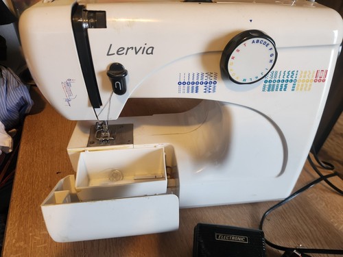Lervia Sewing Machine KH4000 Fully Working - Picture 3 of 5