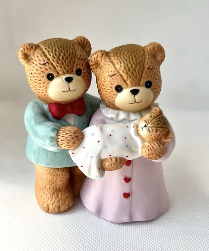 Lucy and Me NEW ARRIVAL Bear Figurine~Lucy Riggs~Parents & Baby~Mom & Dad~Enesco - Picture 2 of 6