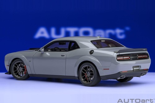 AUTOart 1/18 Dodge Challenger R/T Scat Pack Carrozzeria Larga 2022 Modellino Auto SMOKE SHOW - Foto 2 di 9