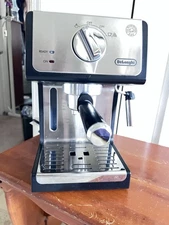 De'Longhi 15-Bar Pump Espresso Machine with Milk Frother & Temperature Control