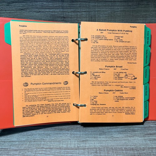 2 Church Fundraiser Cookbooks Kitchen Crossings Pumpkin Parties 3 Ring Binders - Imagen 13 de 14