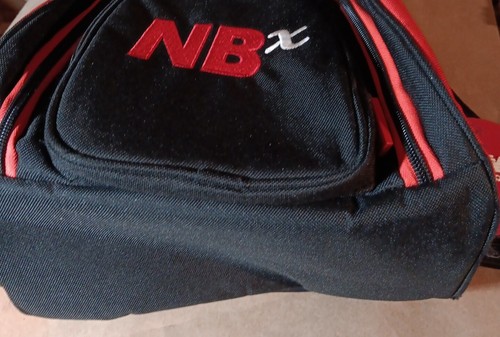 New Balance NBx rot schwarz Rucksack Sling gepolstert 1 Riemen Nylon isoliert - Bild 3 von 14