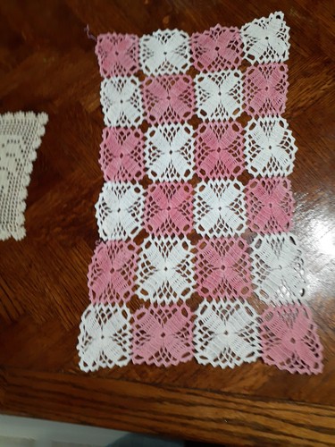 Vintage, Handarbeit gehäkelt Deckchen Kommode Schal, rosa weiß kariert ~ 9X16" - Bild 7 von 9