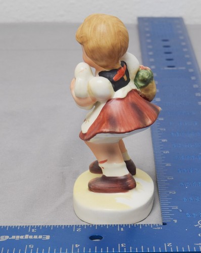 Statuina in ceramica dipinta a mano Lefton Girl Holding Bunny, TWDO2539 - Foto 4 di 9