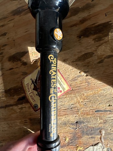 Disneys Fluch der Karibik Leucht Totenkopf Taschenlampe funktionstüchtig  - Bild 3 von 8