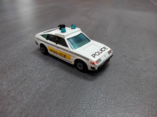 Matchbox Superfast No. MB-8 - Rover 3500 - white Police car + yellow side decals - Picture 7 of 12