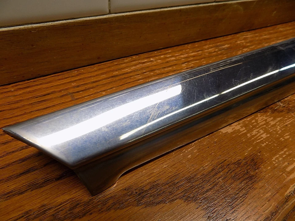 Buick Riviera 1963-1965 poste de parabrisas moldura exterior conductor Foto 4 de 4