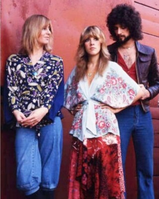BEAUTIFUL STEVIE NICKS & CHRISTINE MCVIE 8X10 Photo