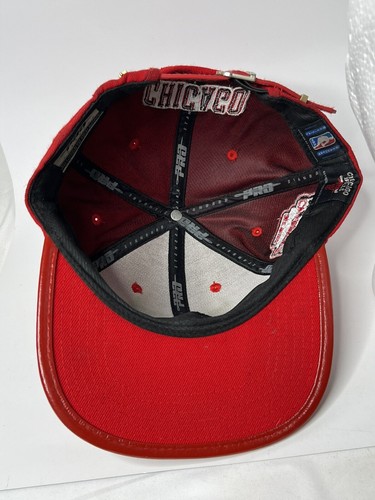RARO Chicago Bulls Gold Pro Estándar Ajustable Sombrero Gator Cuero como Visera - Imagen 9 de 12