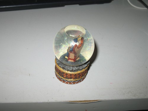 Seated Wizard snowdome/globe 2 1/2 inches high - Picture 12 of 12