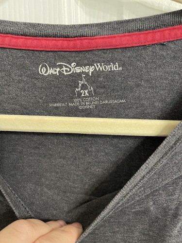 Men’s Disney Parks 2XL Embroidered Mickey Pocket T Shirt Grey Red Vacation - Picture 3 of 5