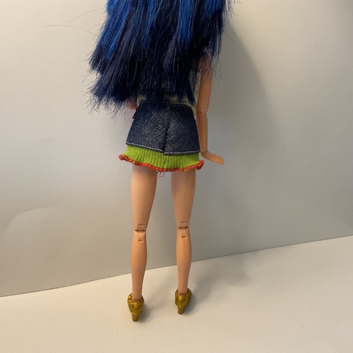 LIV Doll Articulated Doll By Spin Master Dressed with Shoes with Blue Wig - Picture 10 of 12