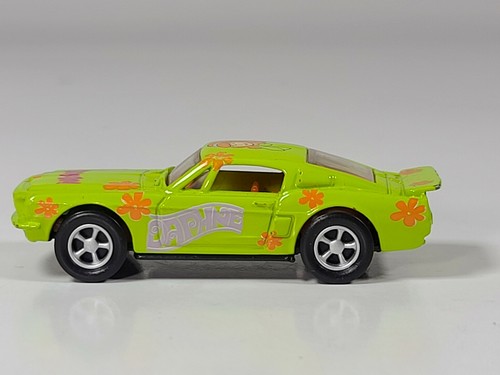 Racing Champions 68 Ford Mustang Daphne Scooby Doo Car 3" Diecast Scale Model - Picture 3 of 9