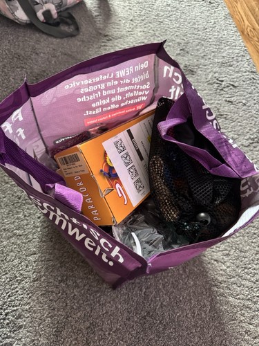 Paracord Set mit vielen verschiedenen Sachen.