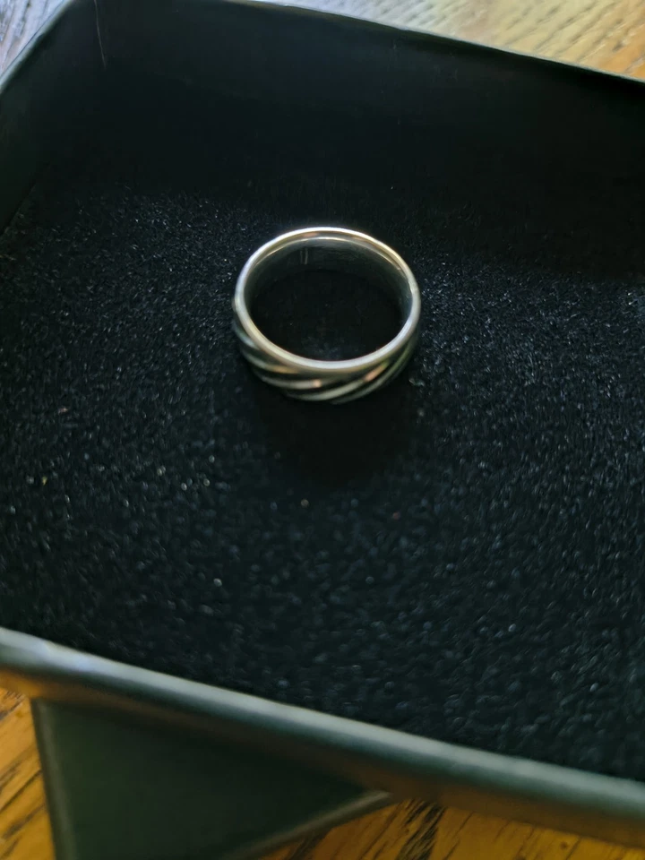 Titanium Wedding Band Ring Size 5.5 – Unisex Polished Silver Tone Comfort Fit - Image 4 of 4