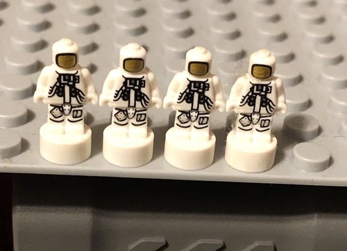 New Lego 4x MicroFig Astronaut 90398pb008 Nasa Saturn V 21309 92176 21321 90398 - Picture 1 of 3