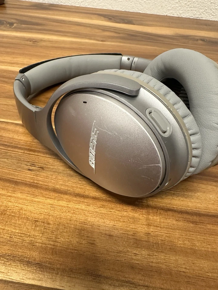 Bose QuietComfort 35 Wireless Headphones II Wireless Noise Cancelling Headphones - Image 4 of 4