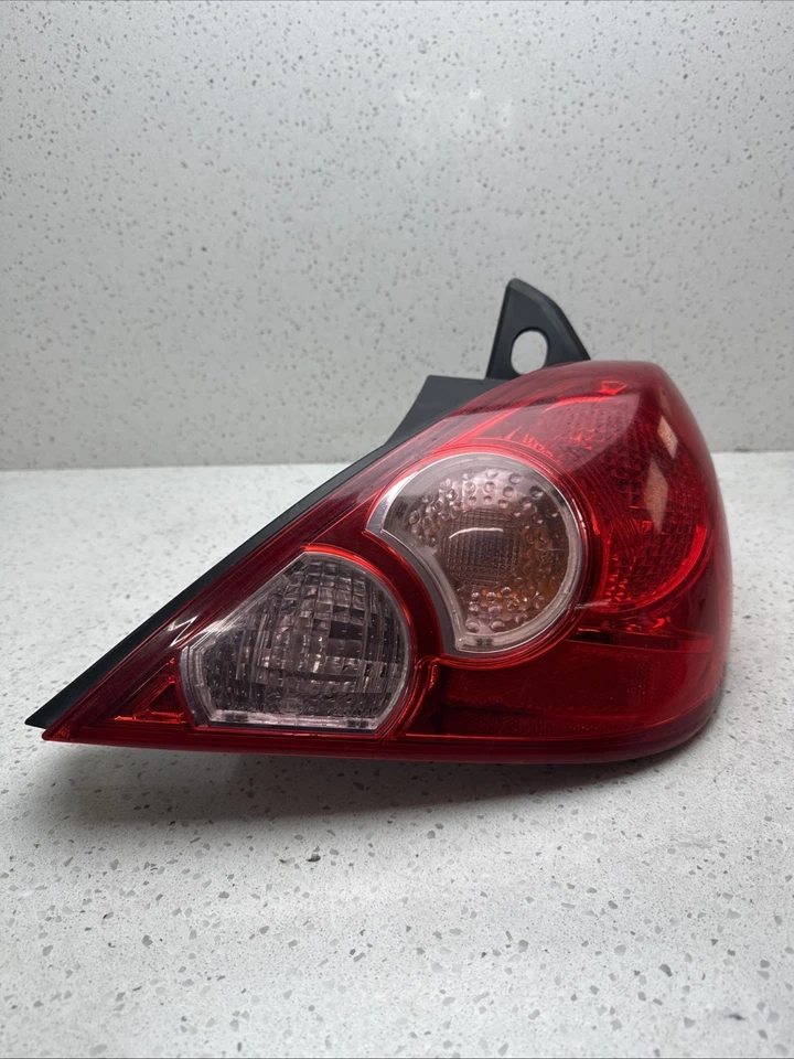 2007 2008 2009 2010 2011 2012 Nissan Versa Hatchback OEM Tail Light Right RH  - Image 2 of 4