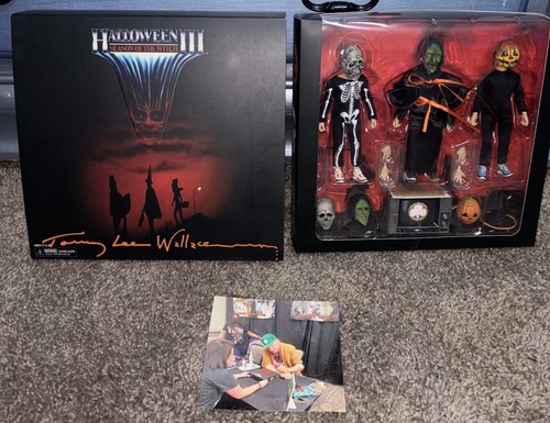 NECA Halloween III FIGURES TOMMY LEE WALLACE Autographed W/ Photo Proof No COA - Picture 2 of 7