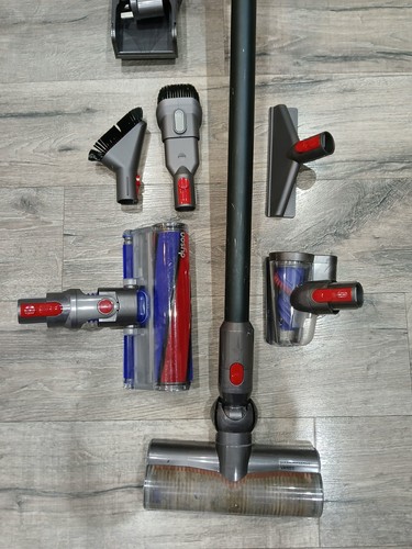 Dyson SV28 Cordless Battery Vacuum with Accessories "Spares & Repair" - Picture 2 of 4
